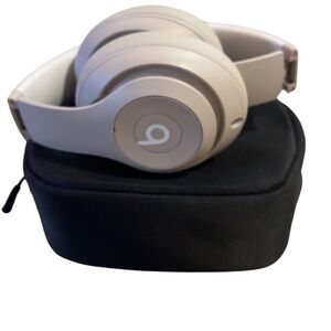 Beats by Dre Over-Ear Studio Pros - Gray